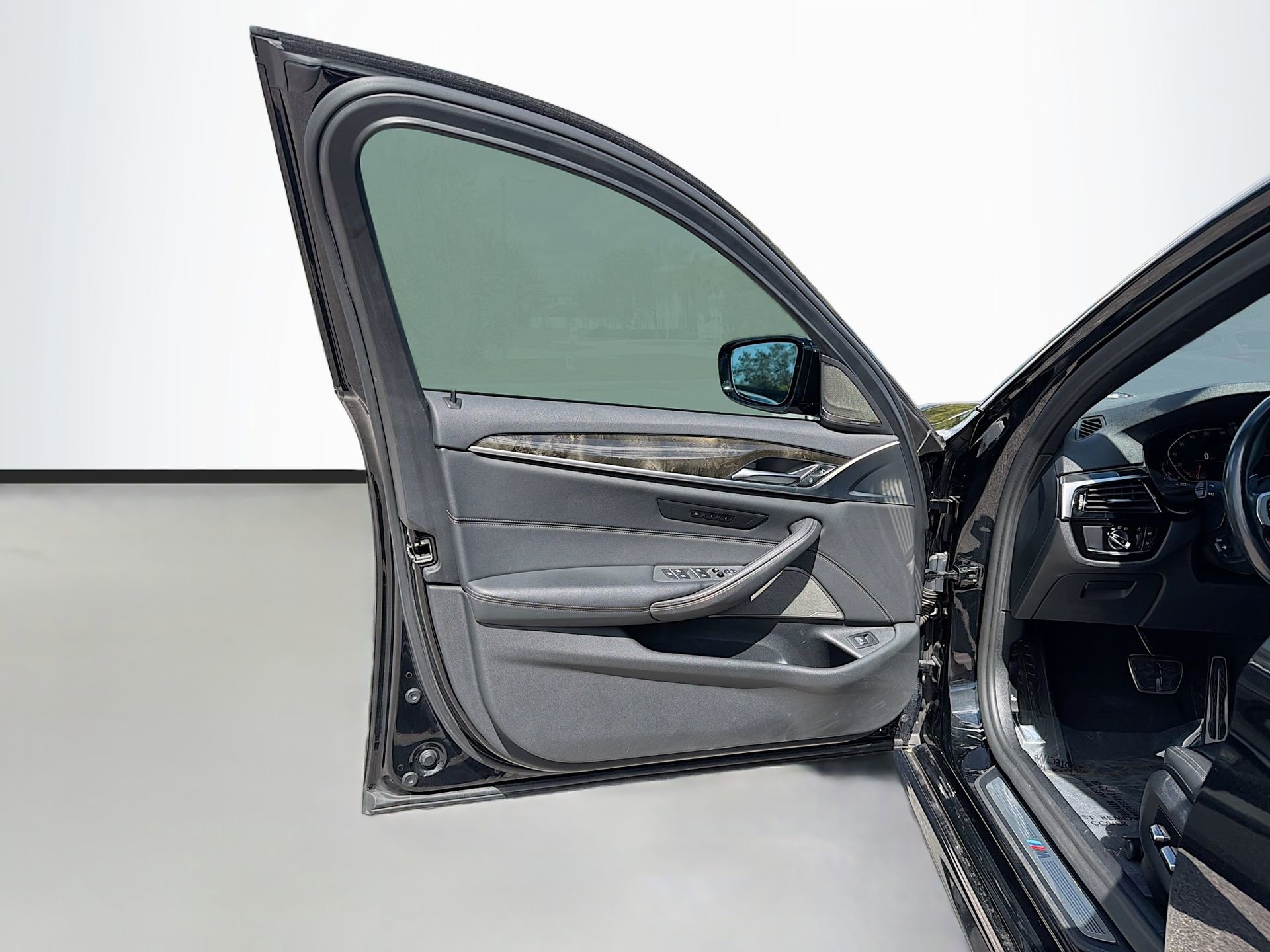 Used 2021 BMW 530i w/ M Sport Package image 23