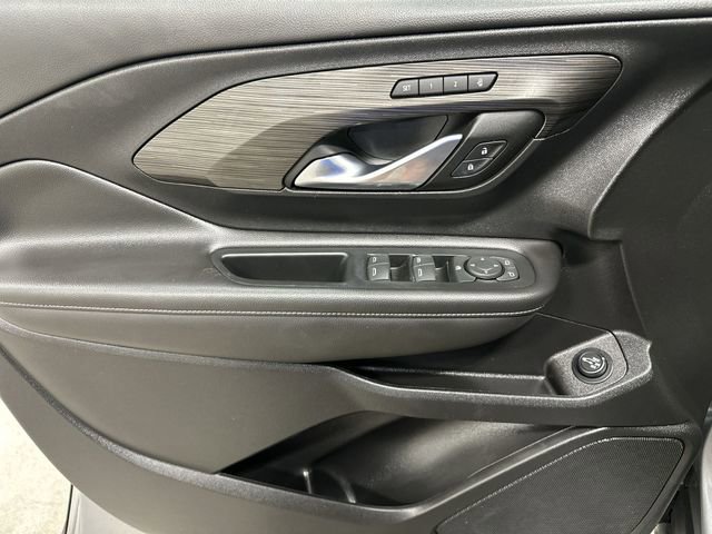 Used 2023 GMC Terrain SLT image 17