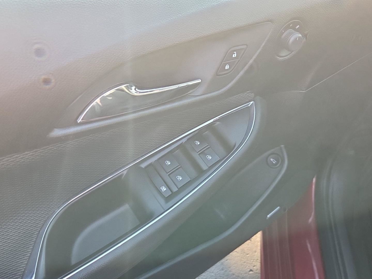 Used 2017 Chevrolet Cruze LT w/ Sun And Sound Package FWD image 8