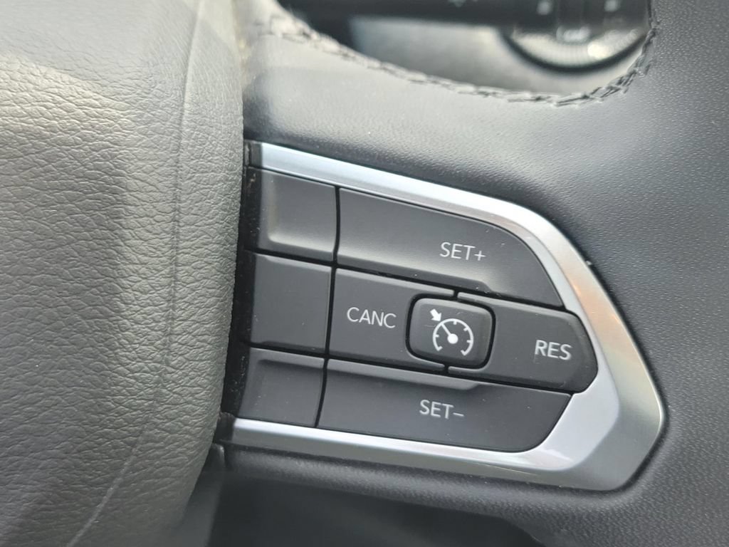 Used 2024 Jeep Compass Latitude AWD/4WD image 32