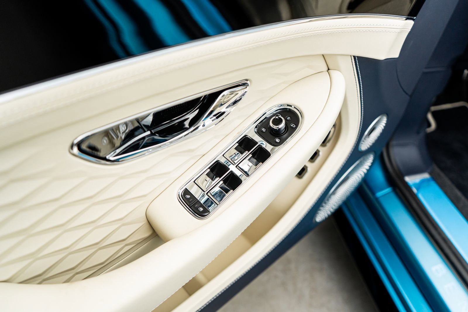 New 2026 Bentley Continental GTC AWD/4WD image 25