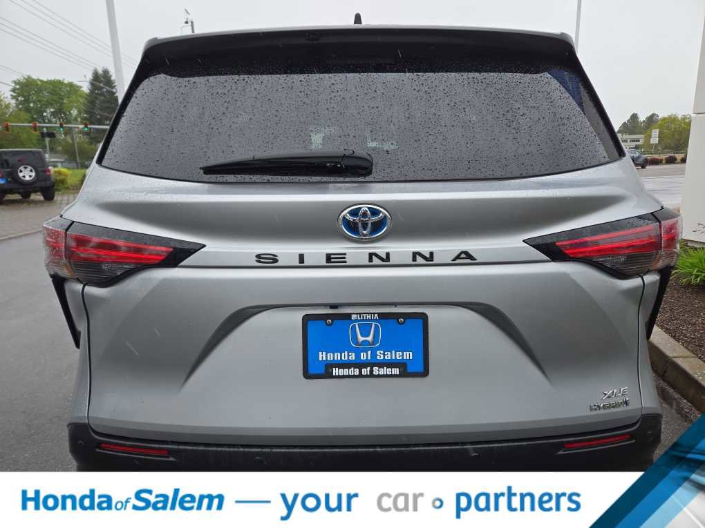 Used 2021 Toyota Sienna XLE w/ XLE Plus Package FWD image 5
