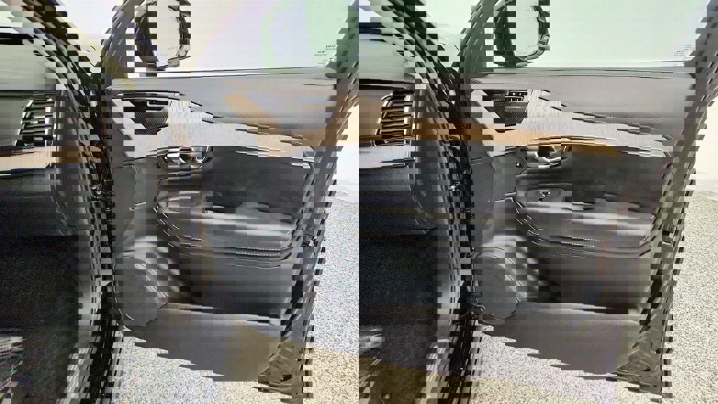 Used 2021 Volvo XC90 T6 Inscription w/ Climate Package image 28