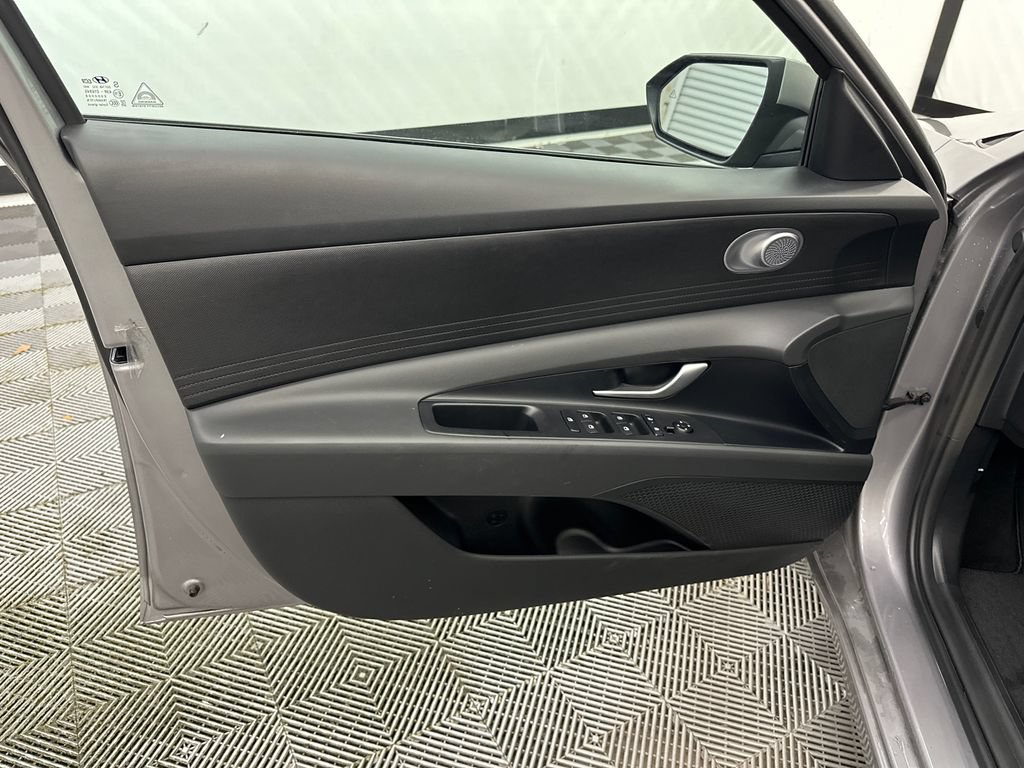 Used 2026 Hyundai Elantra SE w/ Cargo Package FWD image 10
