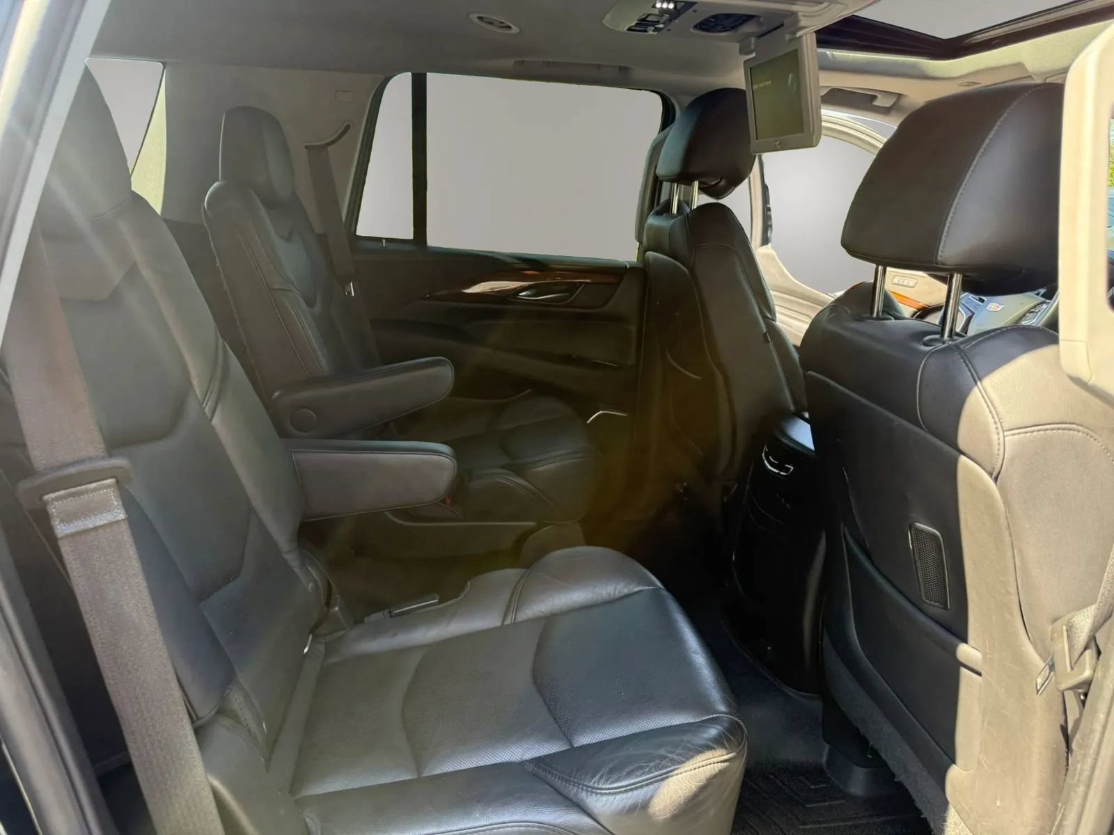 Used 2018 Cadillac Escalade Luxury AWD/4WD image 49