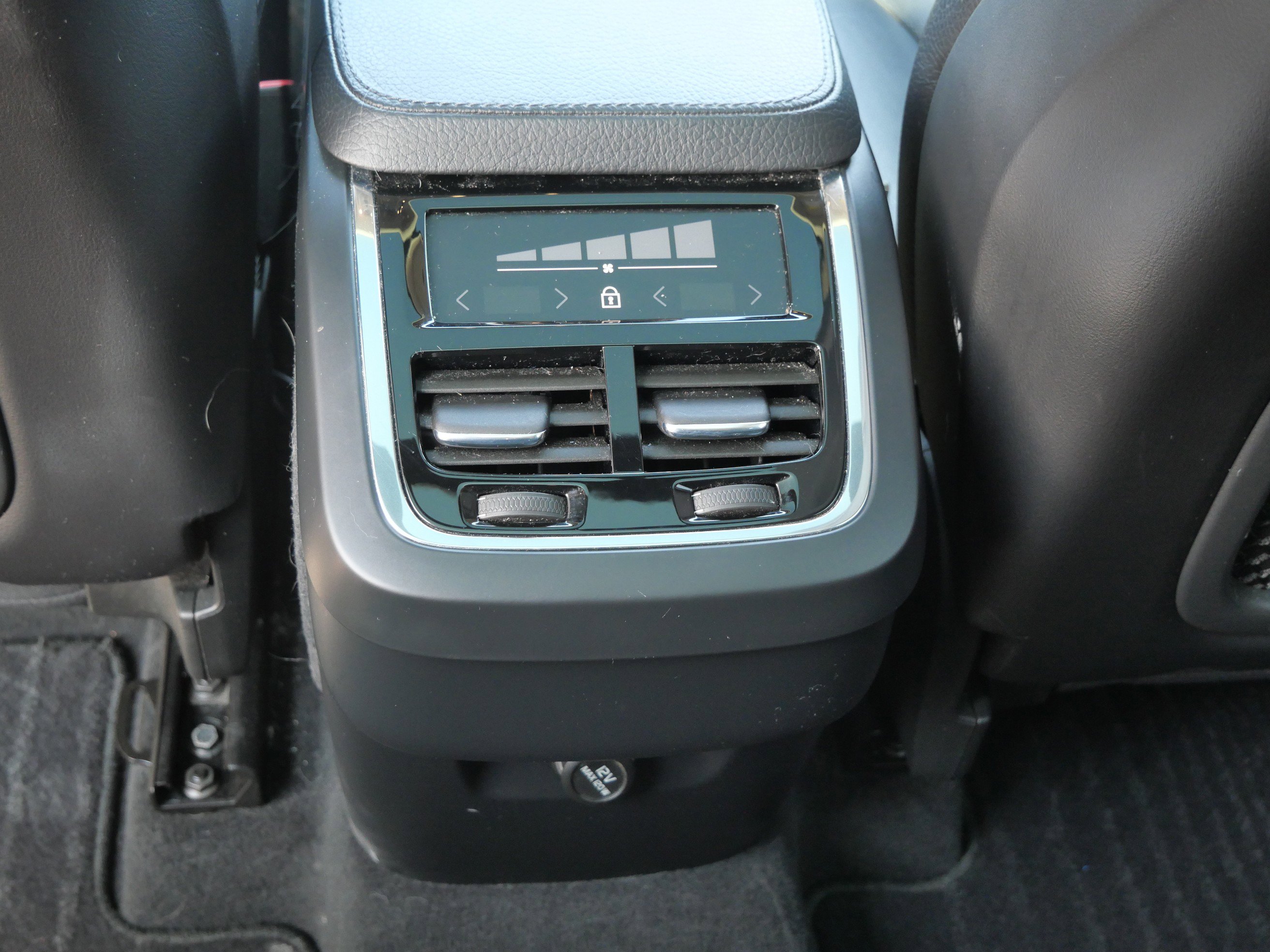 Used 2018 Volvo XC90 T5 Momentum w/ Convenience Package image 17