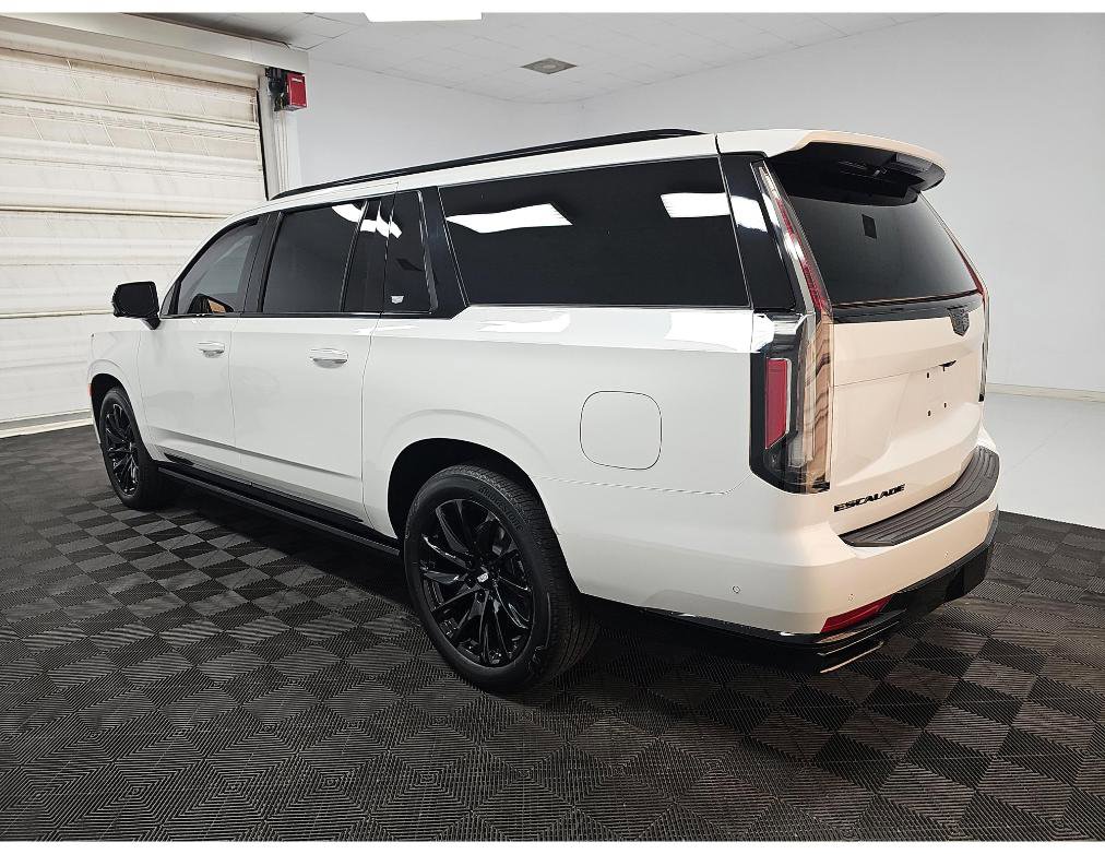 Used 2024 Cadillac Escalade ESV Sport w/ Touring Package AWD/4WD image 4