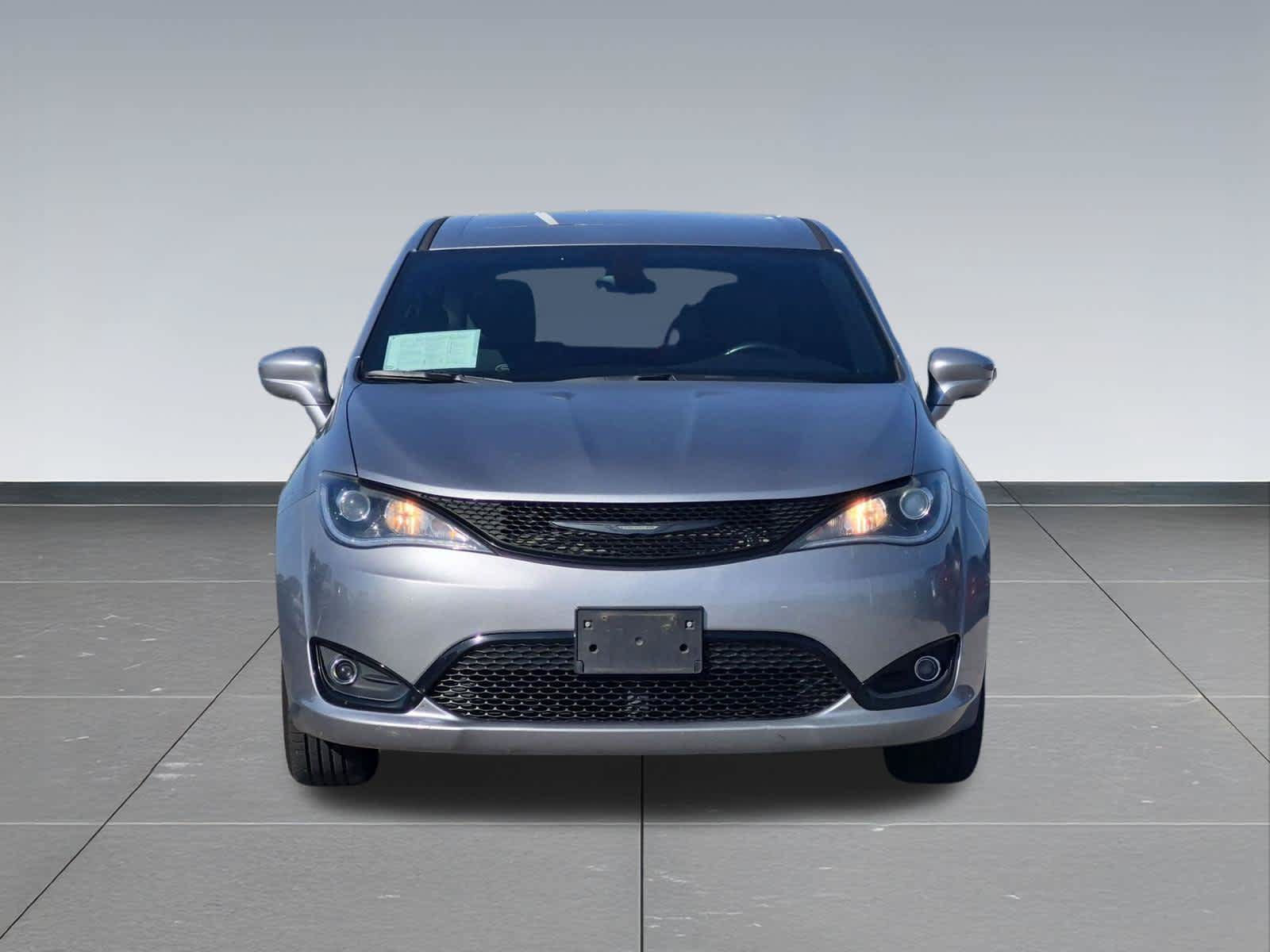 Used 2019 Chrysler Pacifica Touring Plus w/ S Appearance Package FWD image 9