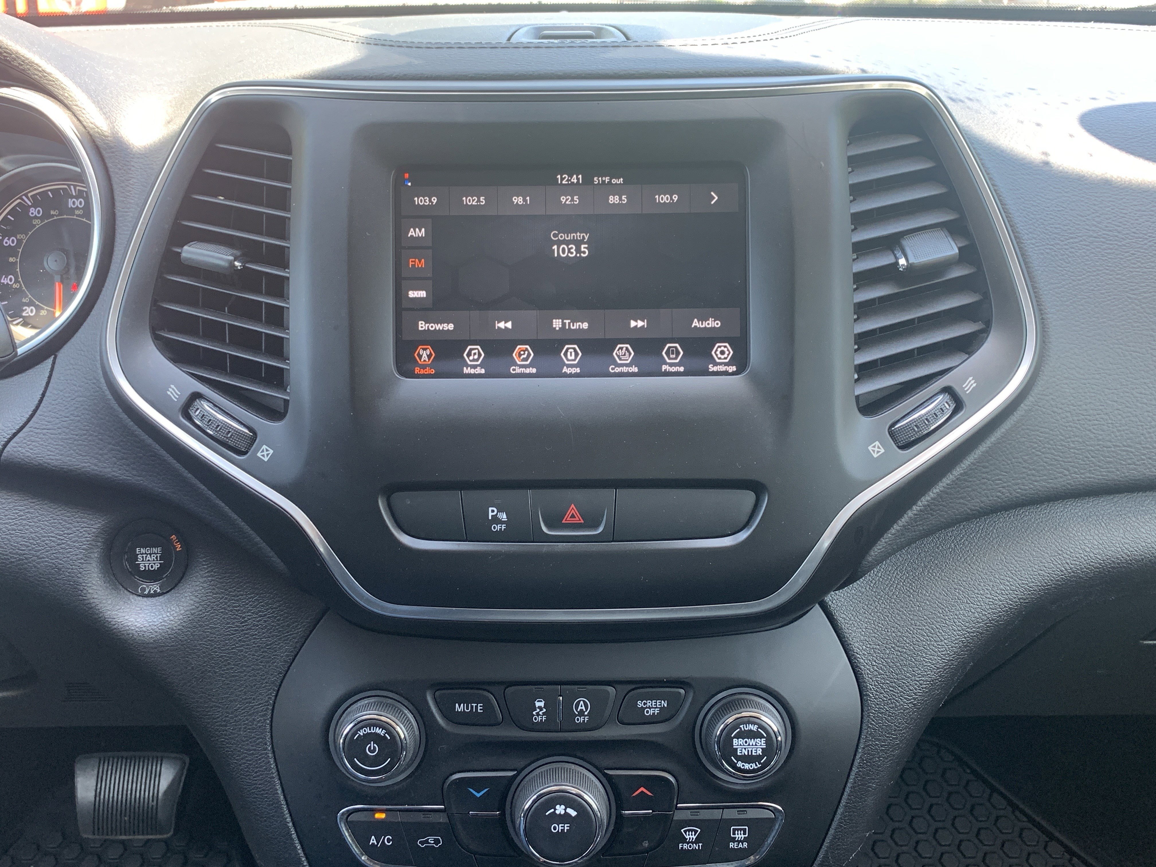 Used 2019 Jeep Cherokee Latitude Plus image 22