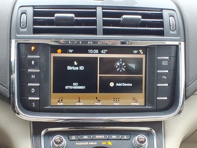 Used 2017 Lincoln Continental Premiere image 18