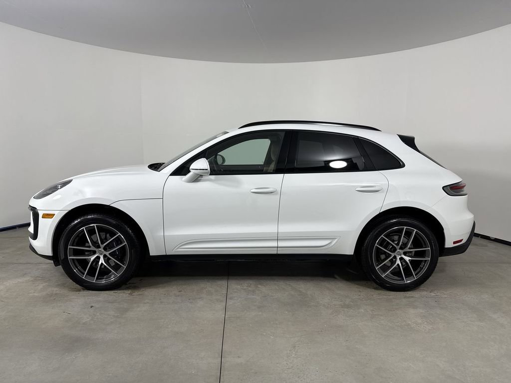 Certified 2025 Porsche Macan image 2