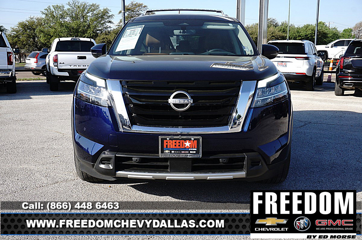 Used 2024 Nissan Pathfinder Platinum w/ Cargo Package image 2