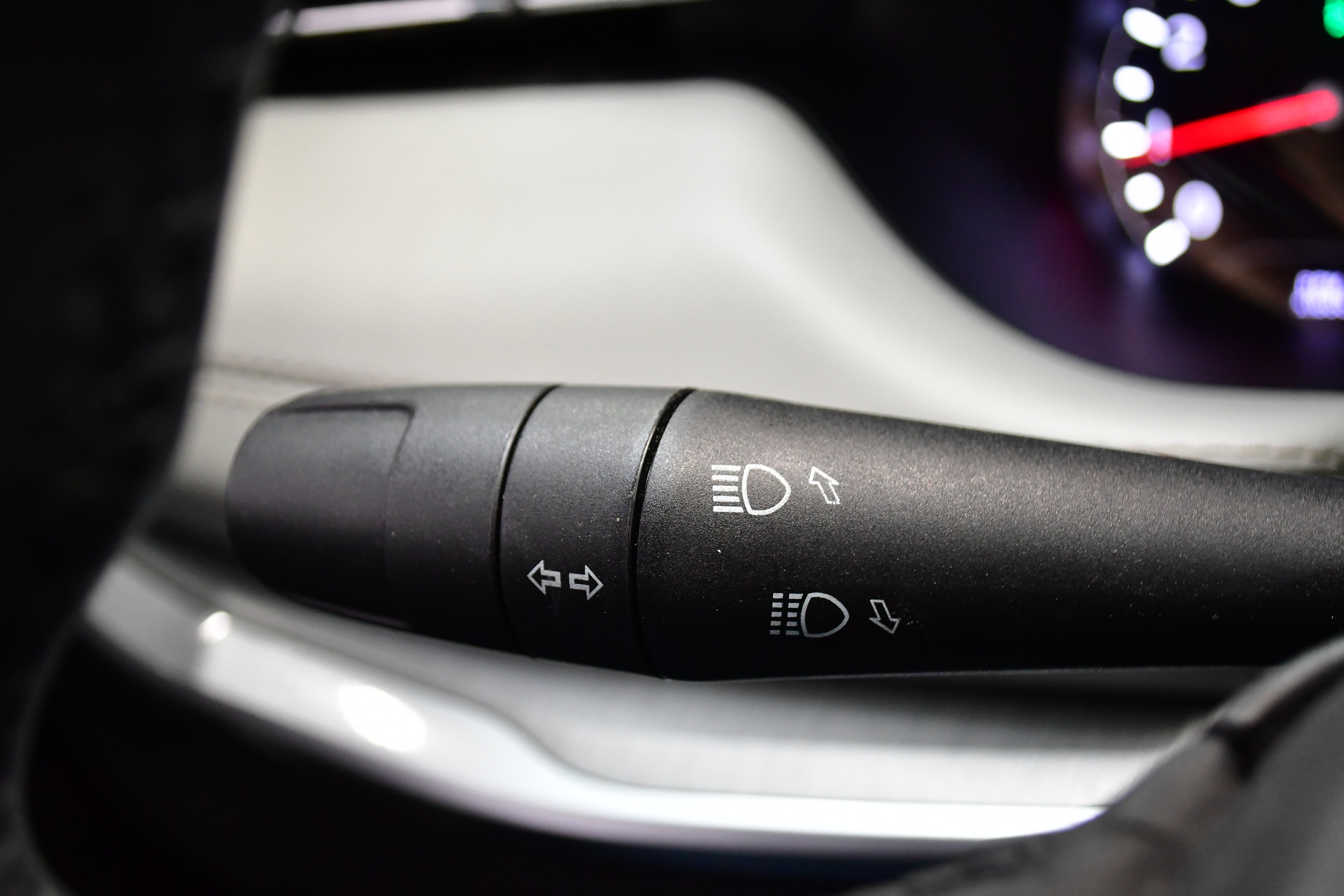 Used 2025 Jeep Compass Limited image 19