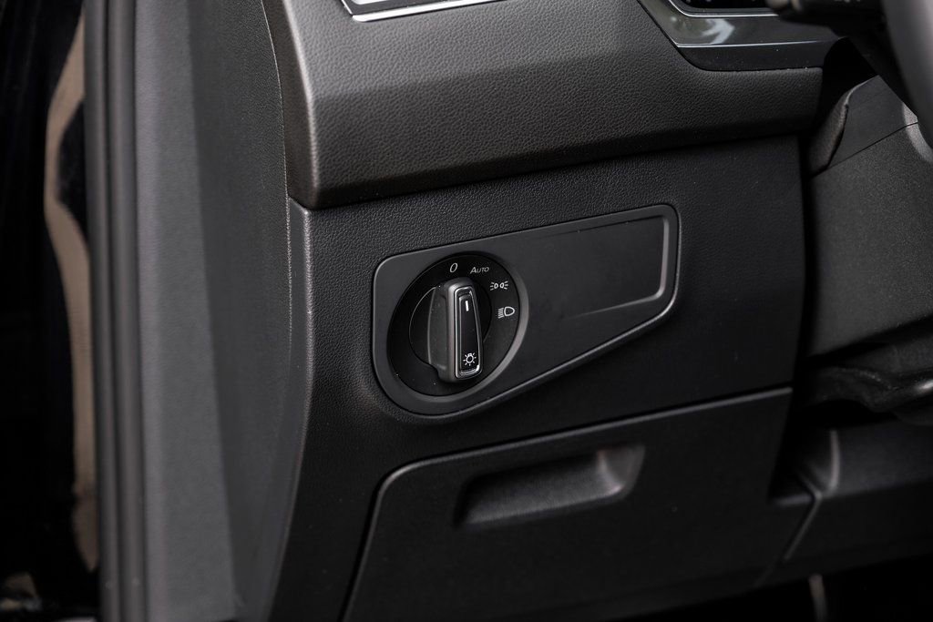 Used 2022 Volkswagen Tiguan SE image 40