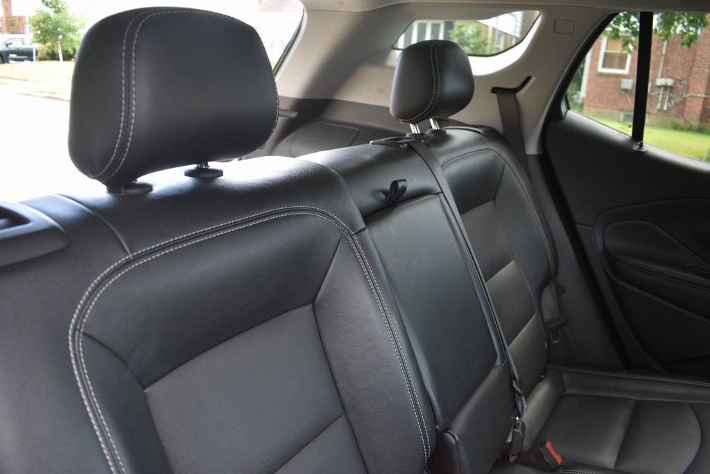 Used 2023 GMC Terrain SLT image 29