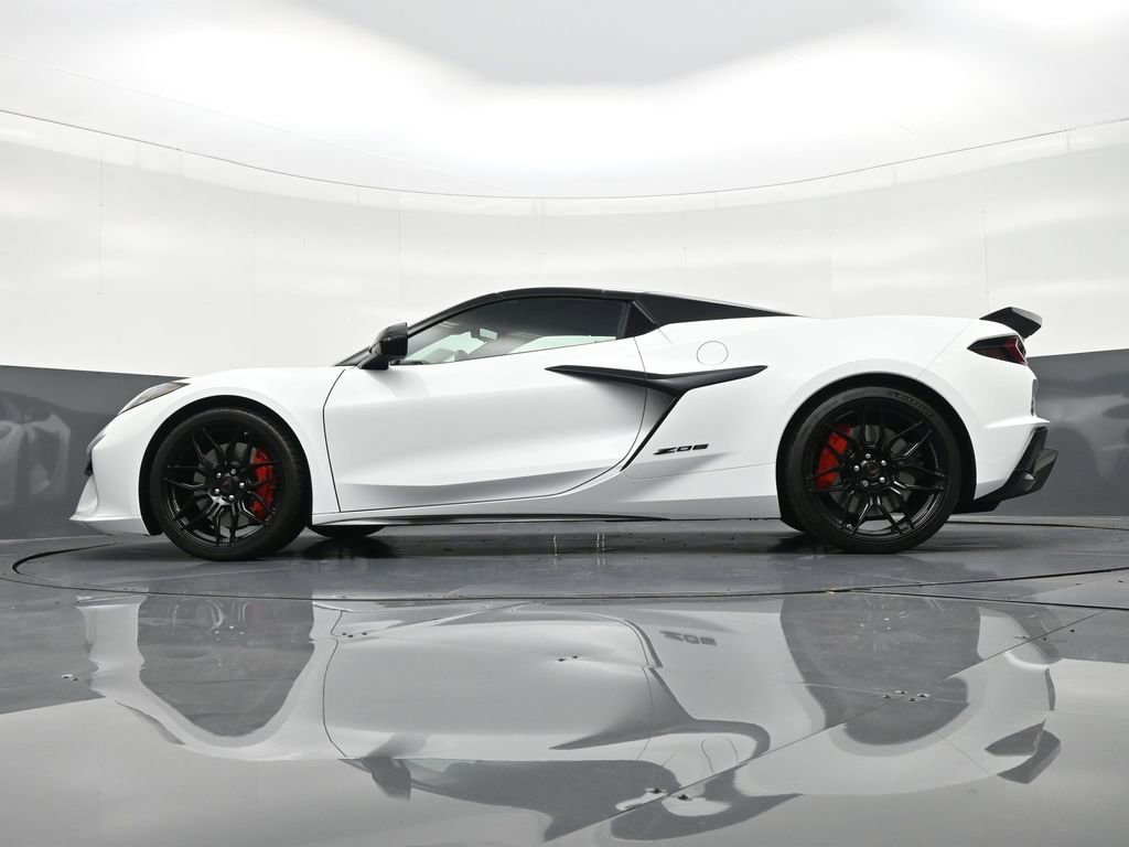 Used 2025 Chevrolet Corvette Z06 image 23