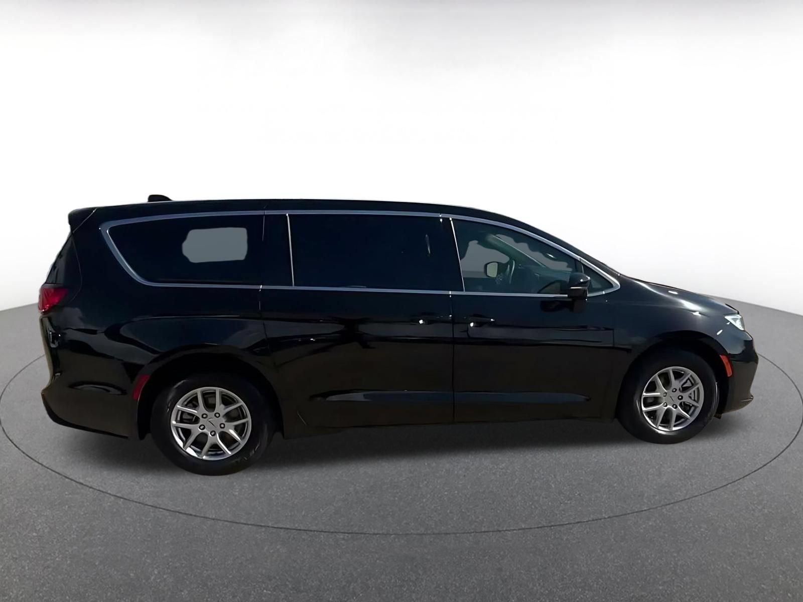 Used 2025 Chrysler Pacifica Select FWD image 15