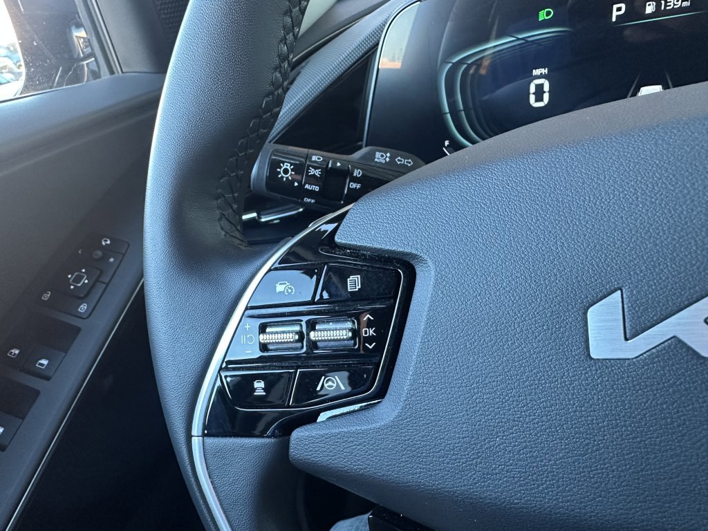 Used 2023 Kia Niro EX Touring image 19