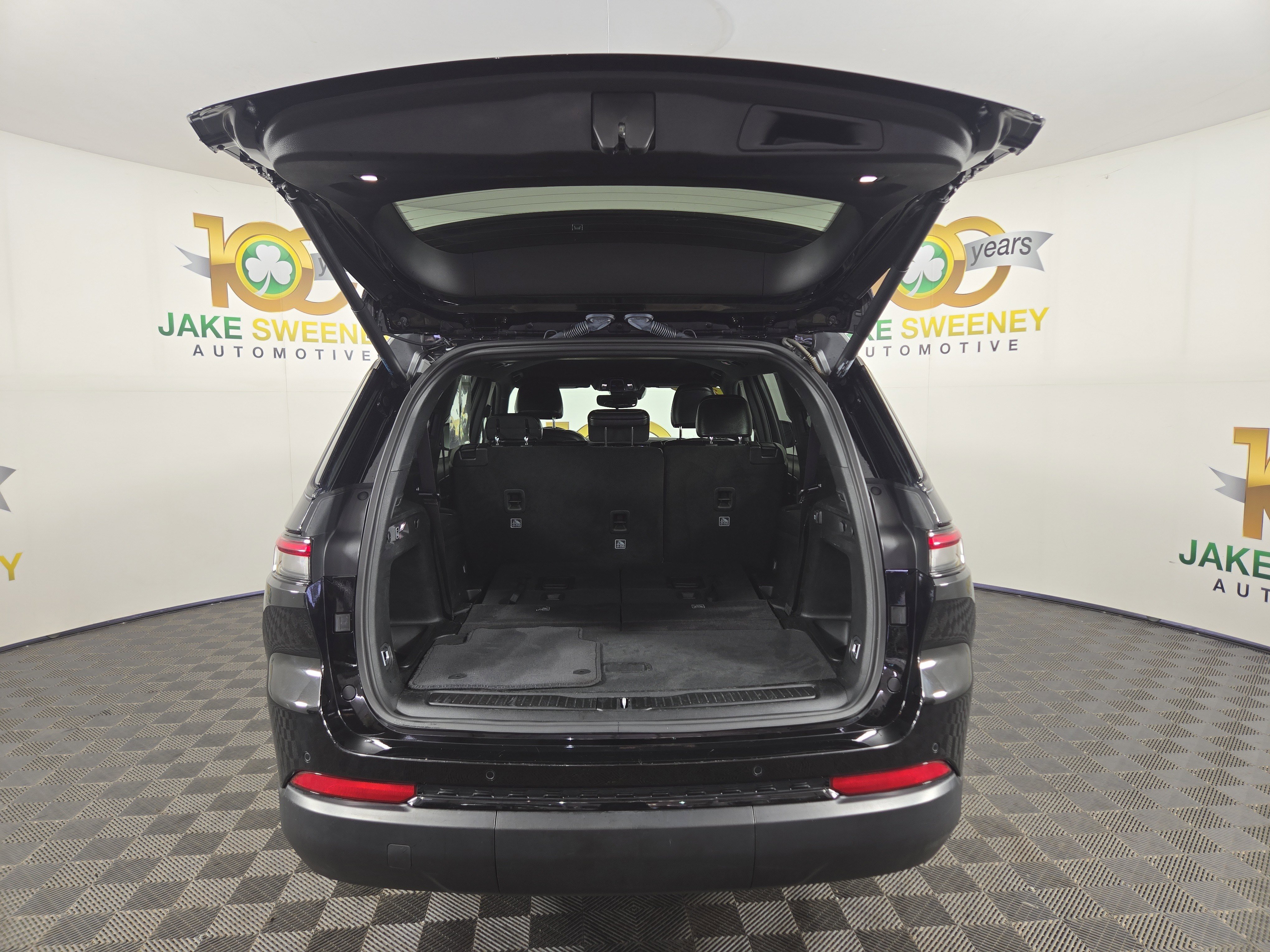 Used 2024 Jeep Grand Cherokee L Laredo image 33