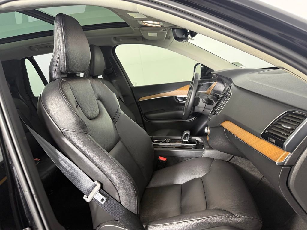 Used 2025 Volvo XC90 B6 Plus image 31