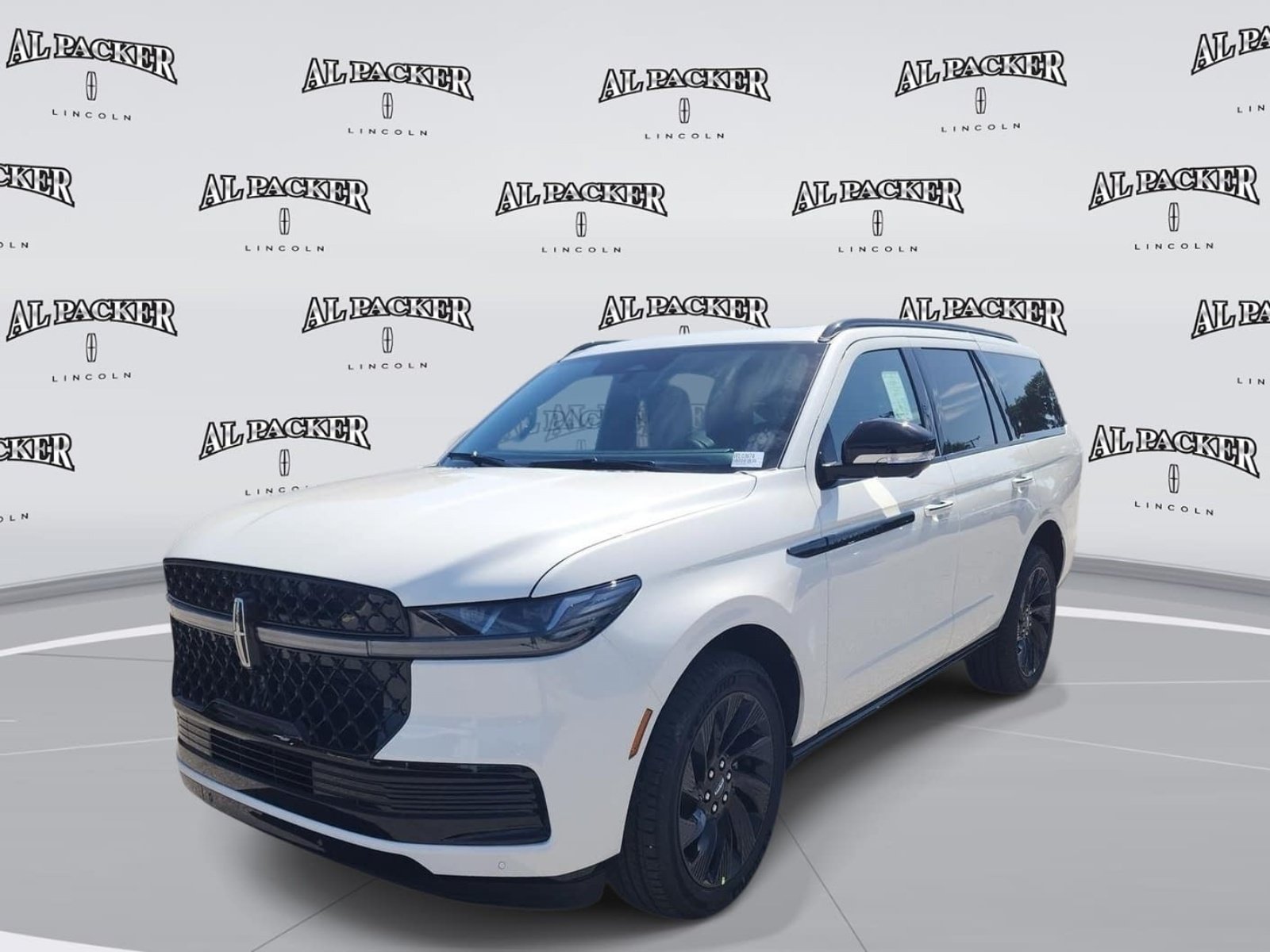 New 2027 Lincoln Navigator Reserve w/ Jet Appearance Package