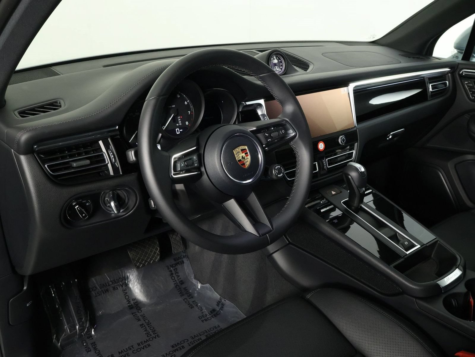 Certified 2026 Porsche Macan AWD/4WD image 4