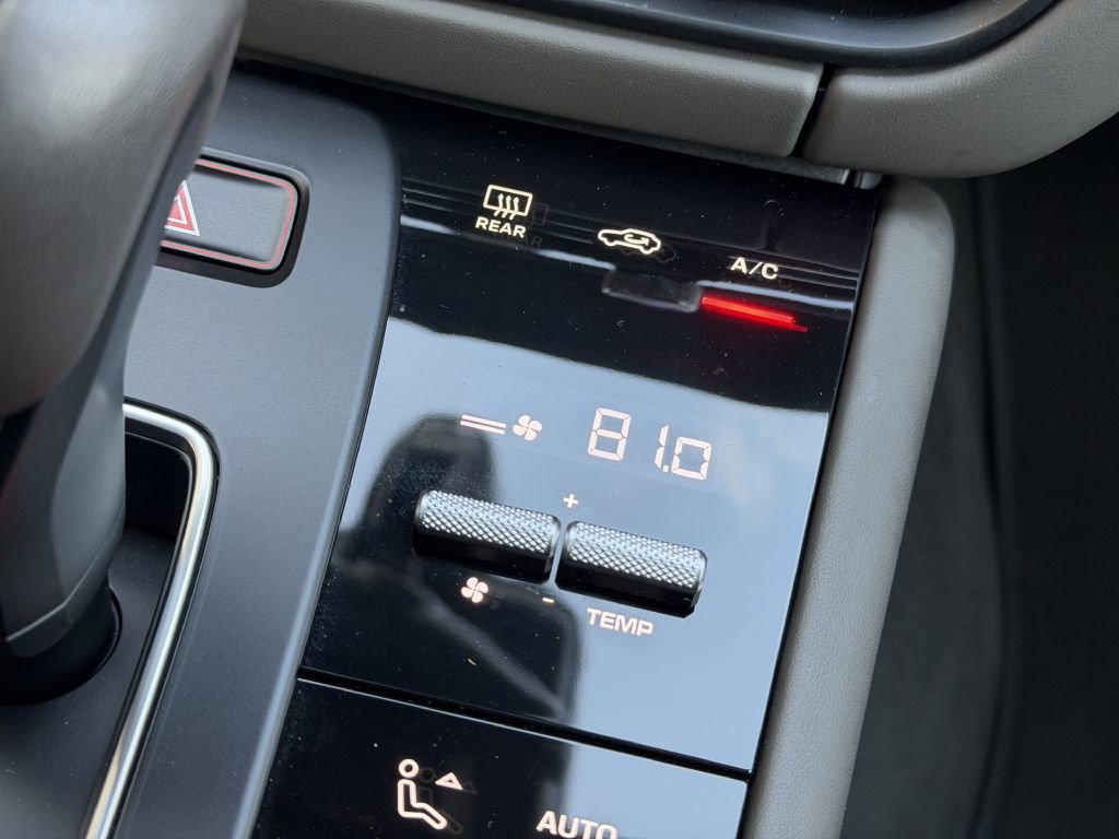 Used 2024 Porsche Macan BASE image 39