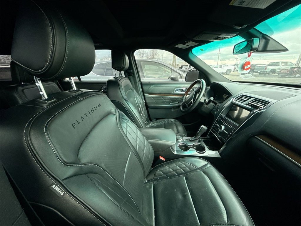 Used 2017 Ford Explorer Platinum image 12