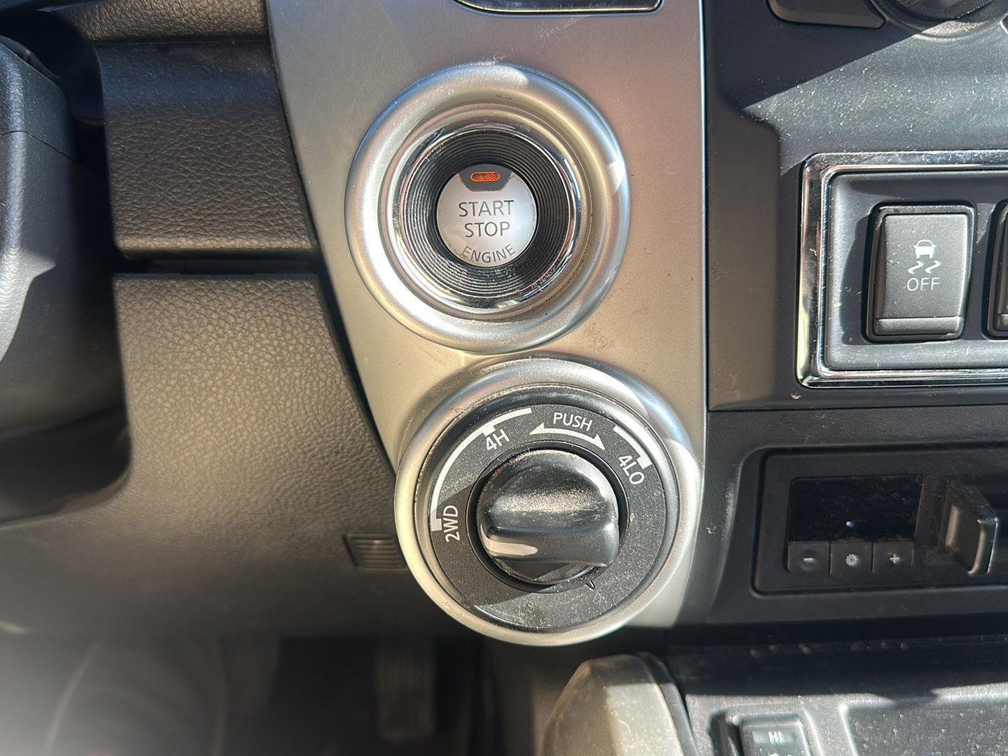 Used 2017 Nissan Titan SL image 24