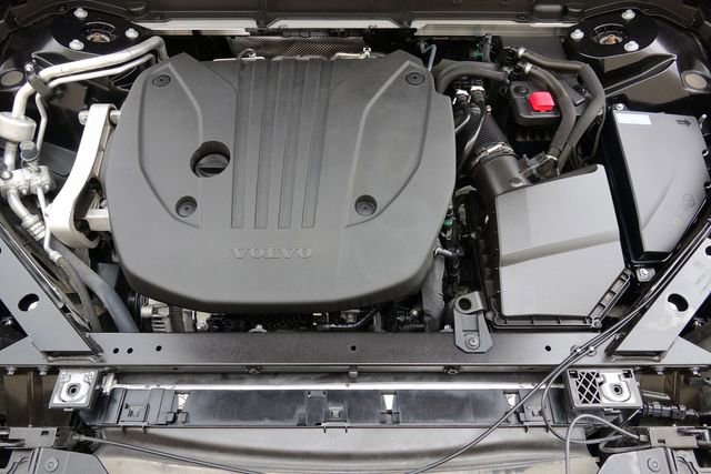Used 2023 Volvo XC60 B5 Plus image 7