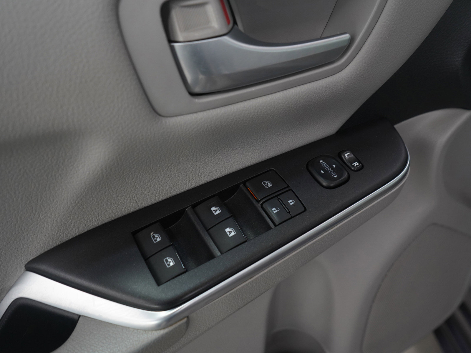 Used 2015 Toyota Camry LE image 19