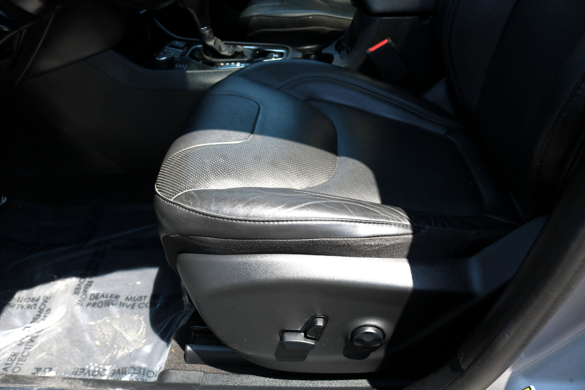 Used 2020 Jeep Cherokee Limited image 18