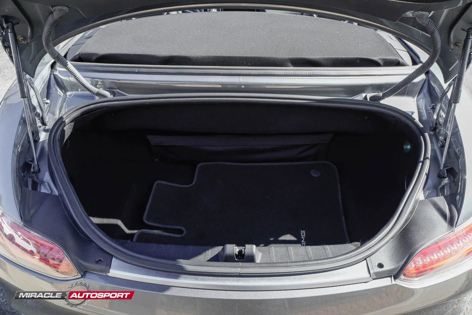 Used 2018 Mercedes-Benz AMG GT Roadster w/ Exclusive Interior Package image 22