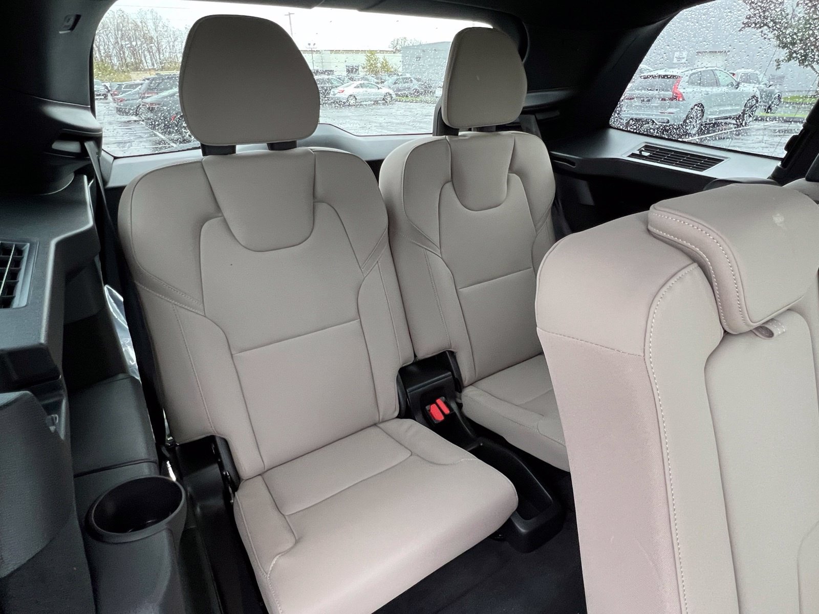New 2026 Volvo XC90 B6 Plus w/ Protection Package Premier AWD/4WD image 16