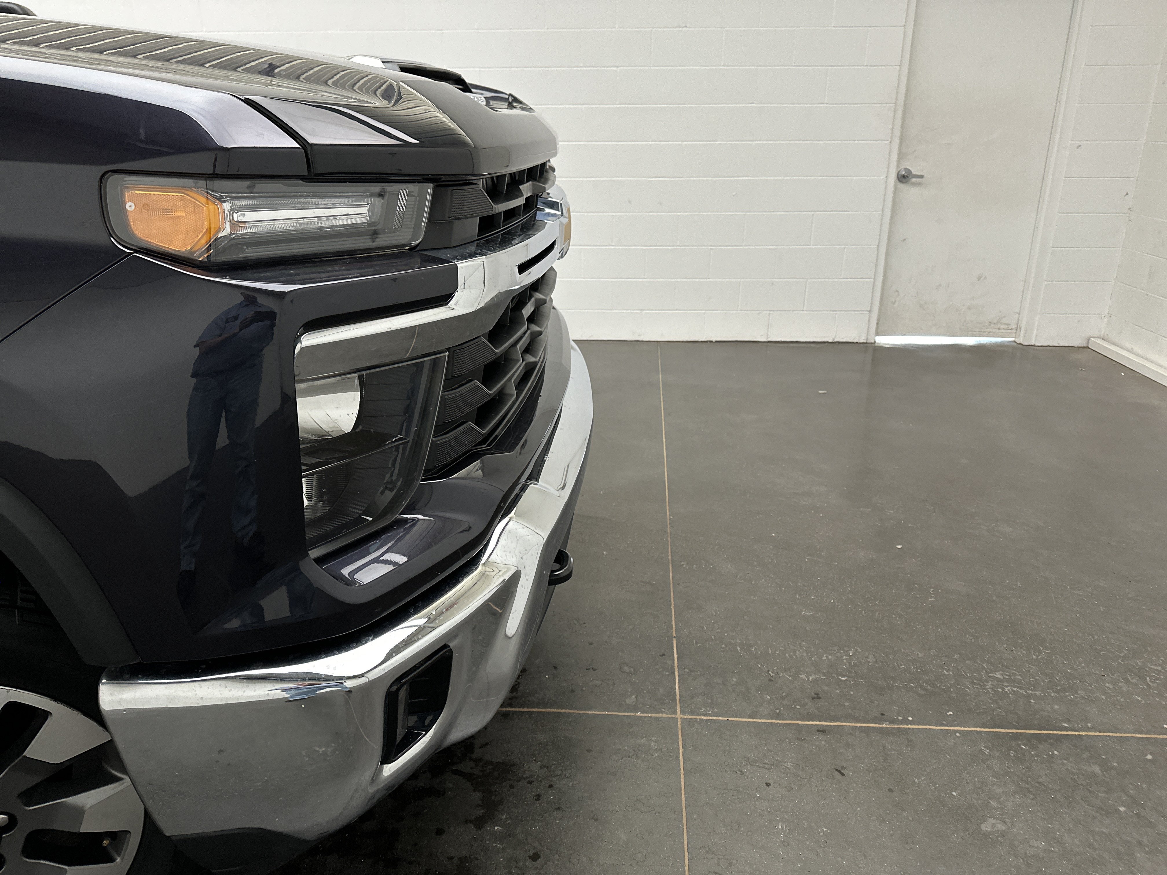 Used 2024 Chevrolet Silverado 2500 LT AWD/4WD image 2