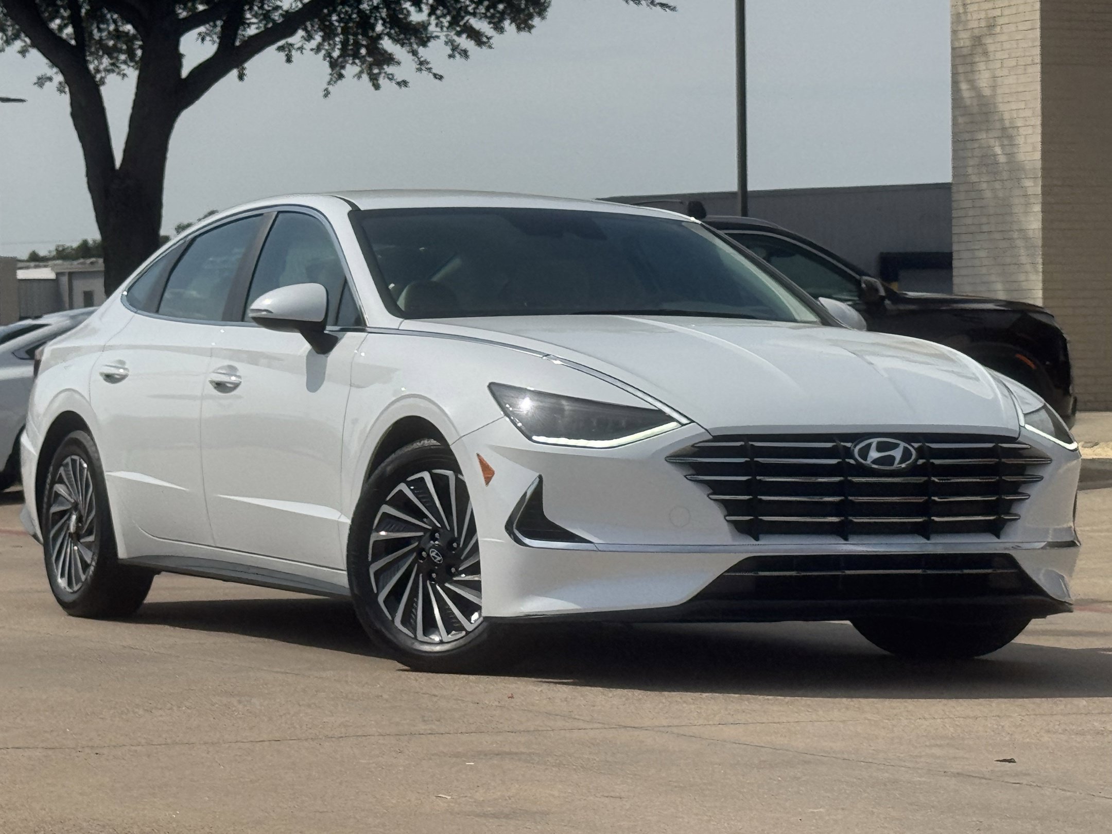Used 2023 Hyundai Sonata SEL FWD image 2