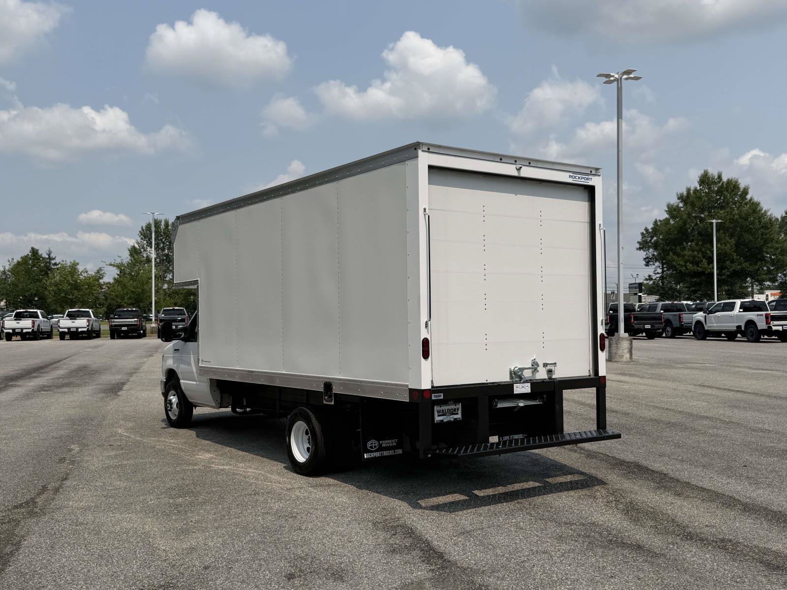New 2027 Ford E-450 and Econoline 450 Super Duty w/ Power Equipment Group RWD image 4