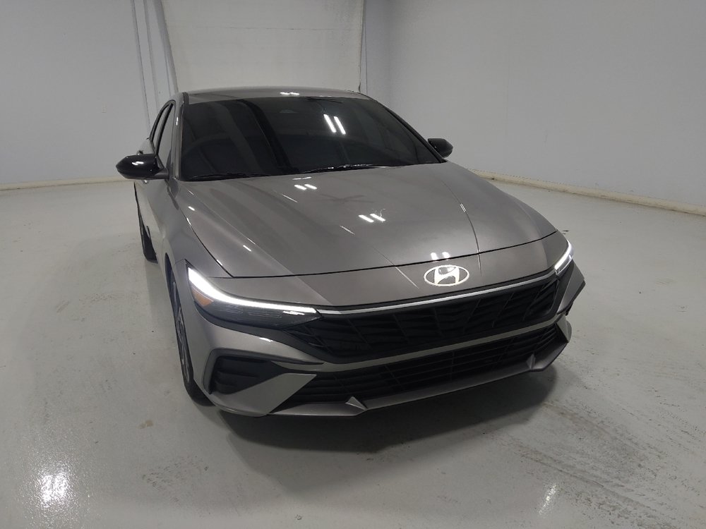 Used 2025 Hyundai Elantra Sport FWD image 14