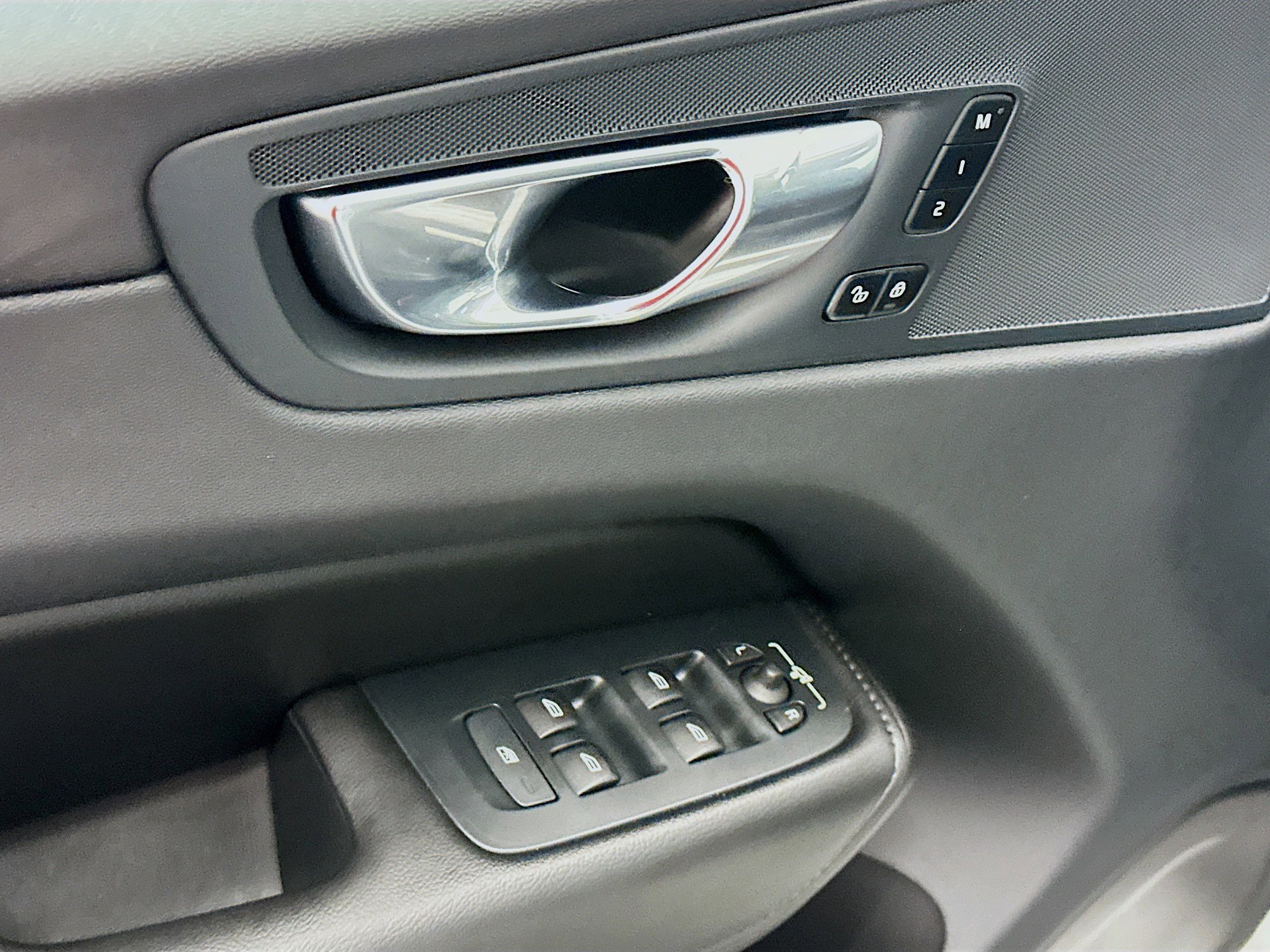 Used 2023 Volvo XC60 B5 Core image 15