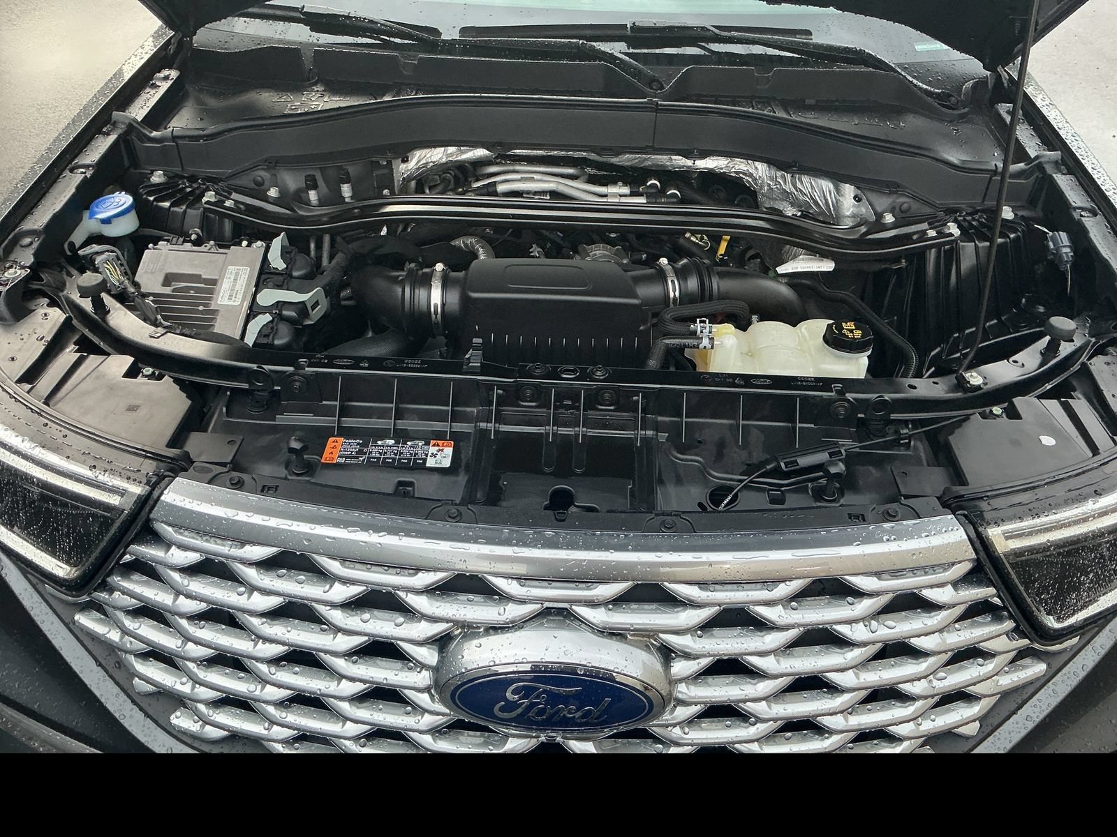 Used 2020 Ford Explorer Platinum w/ Premium Technology Package AWD/4WD image 23