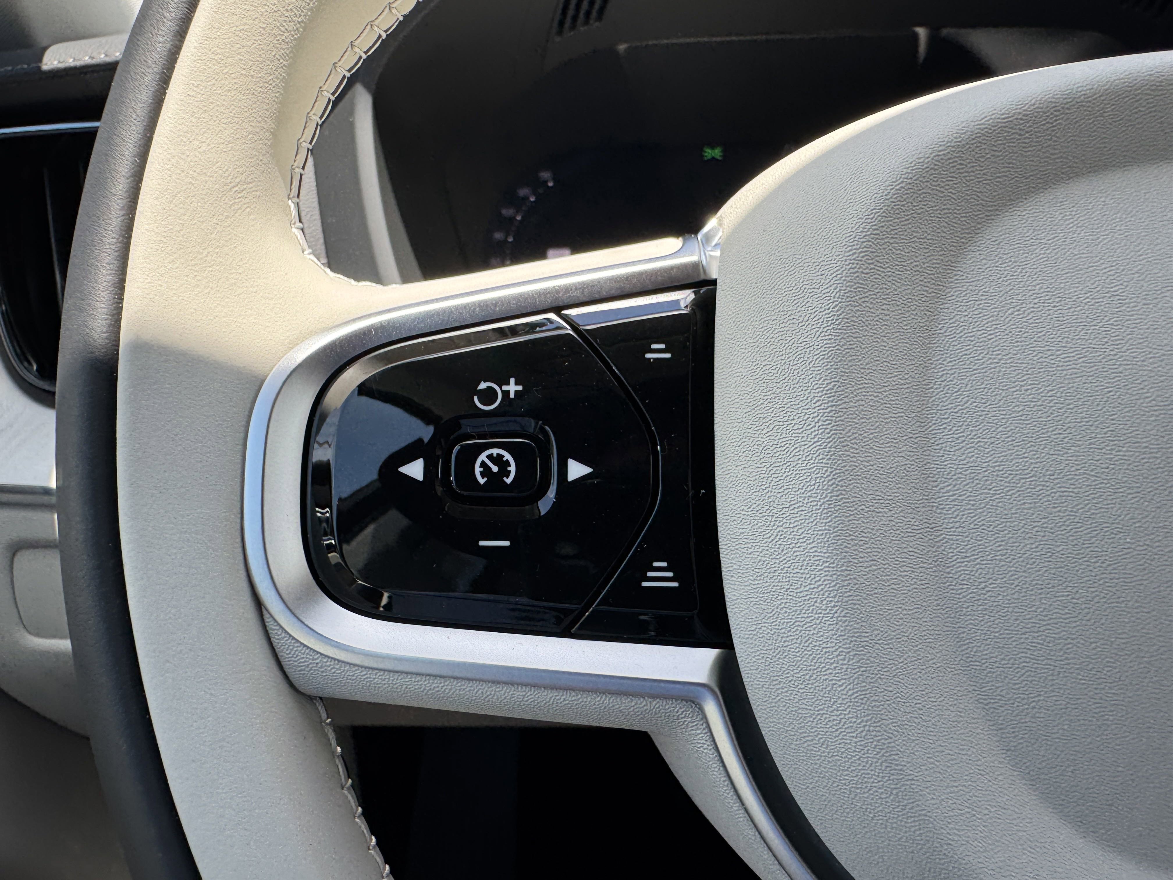 New 2026 Volvo XC60 B5 Ultra w/ Protection Package image 27