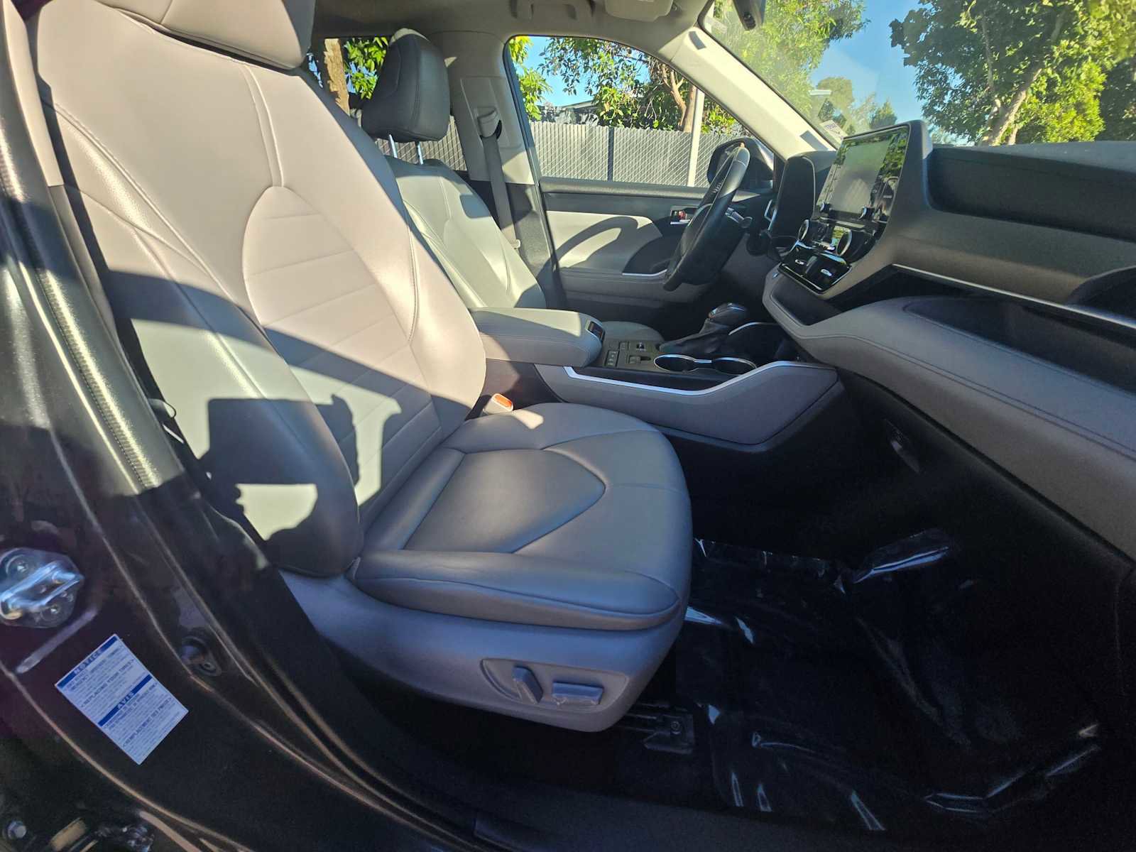 Used 2022 Toyota Highlander XLE image 11