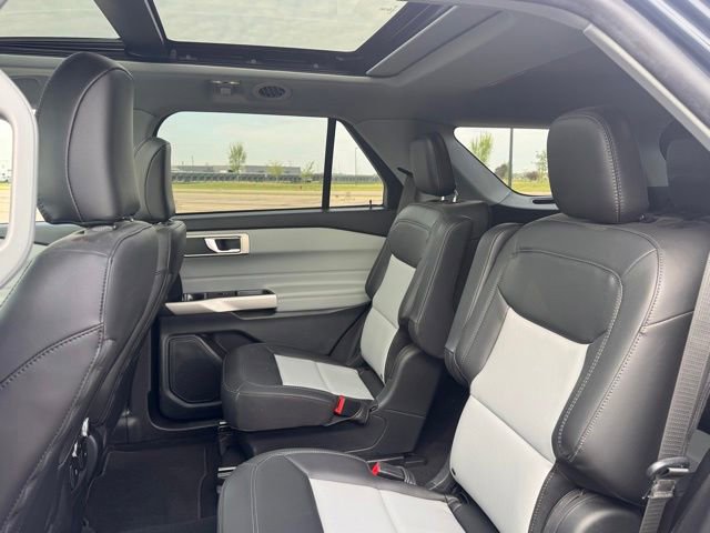 Used 2023 Ford Explorer XLT w/ Equipment Group 202A AWD/4WD image 35