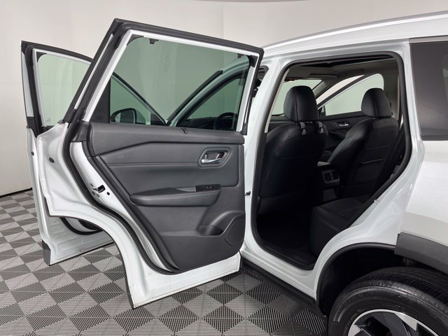 Used 2025 Nissan Rogue SV w/ SV Premium Package FWD image 42