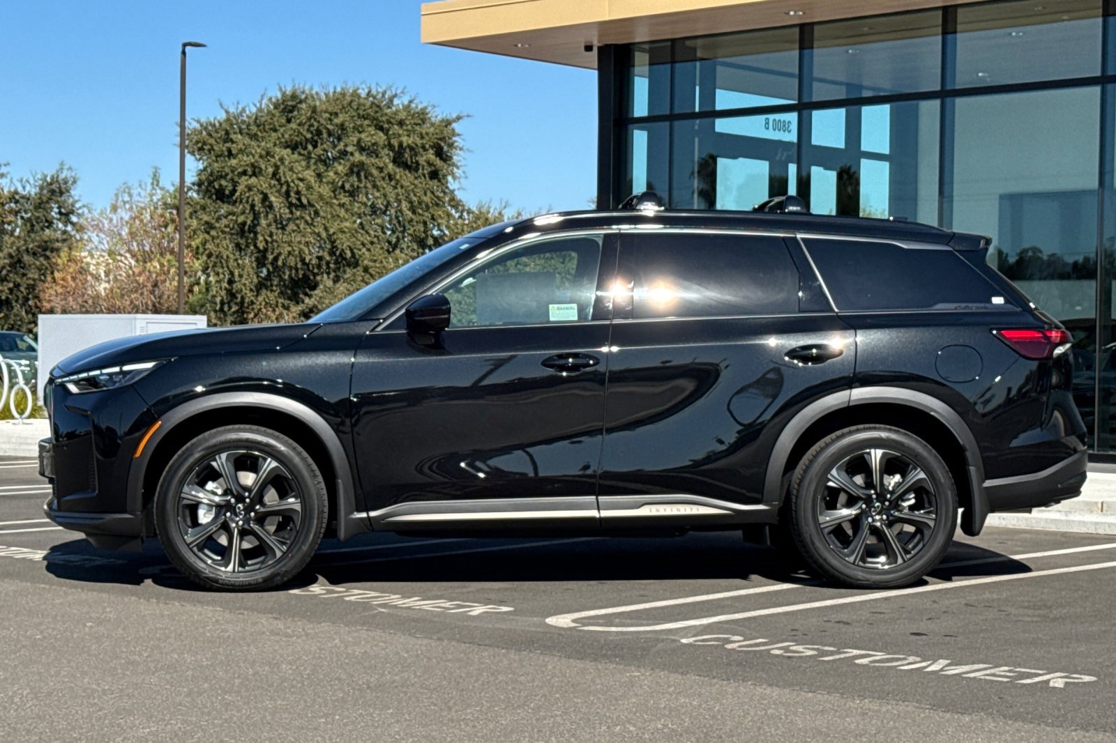 New 2026 INFINITI QX60 Autograph w/ Dark Cargo Package image 2