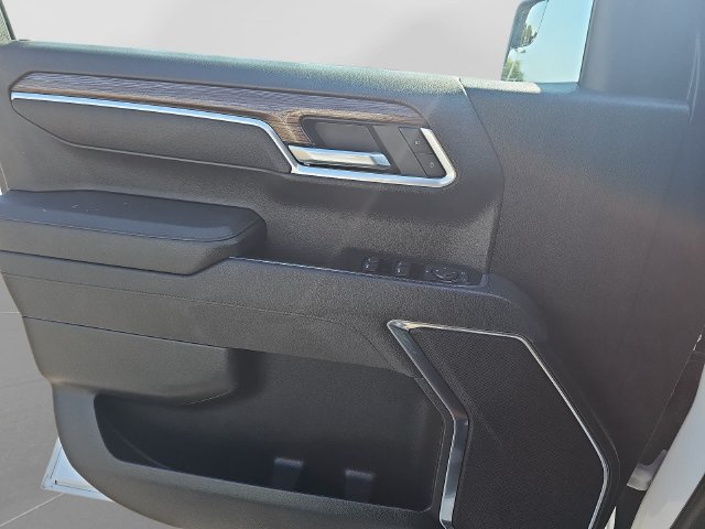 Used 2025 Chevrolet Silverado 1500 LT AWD/4WD image 32