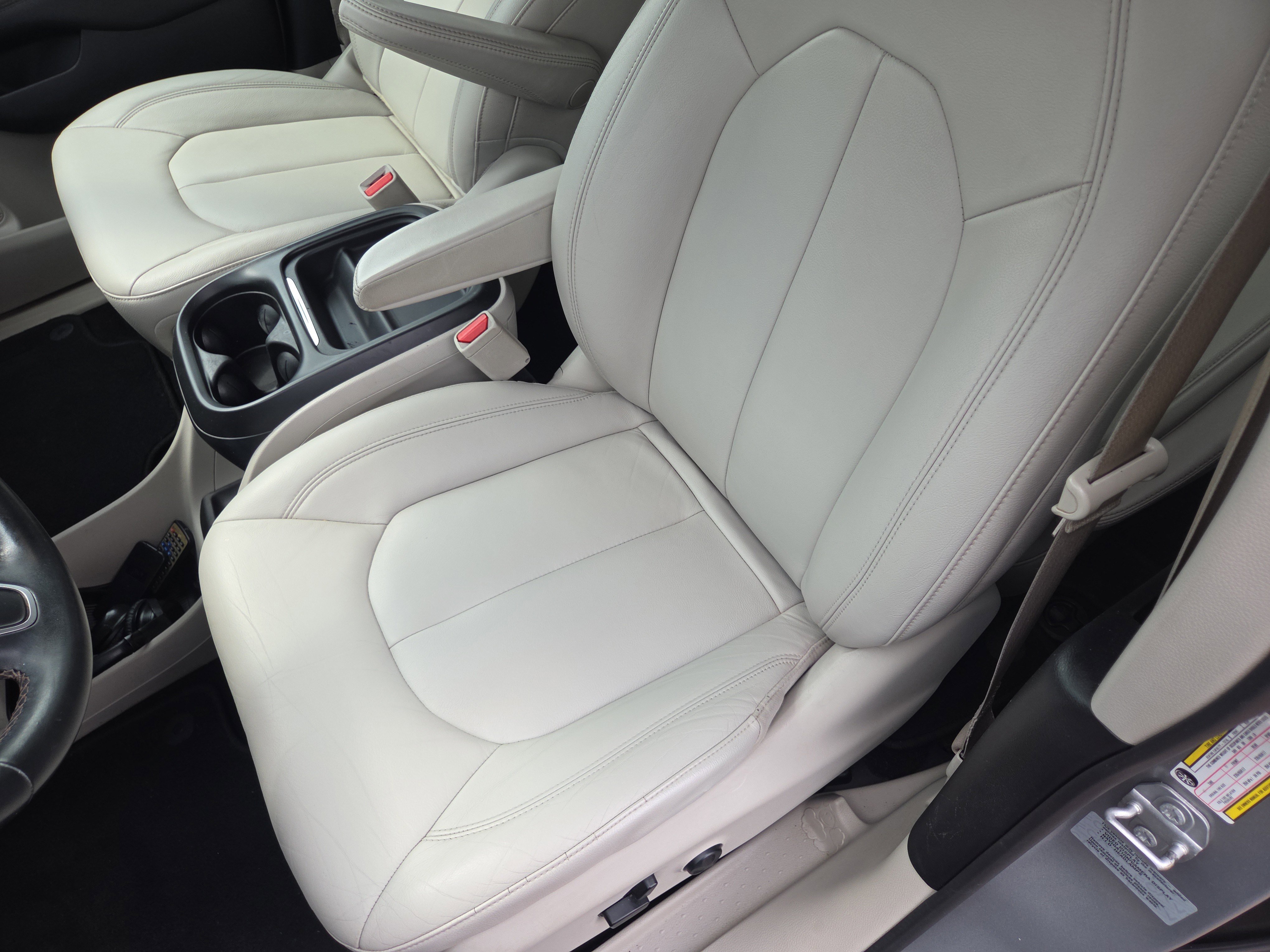 Used 2017 Chrysler Pacifica Touring-L FWD image 13