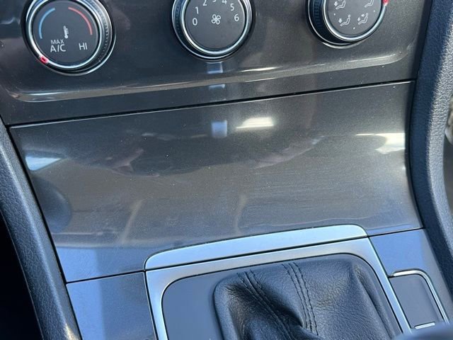 Used 2018 Volkswagen Golf S image 28