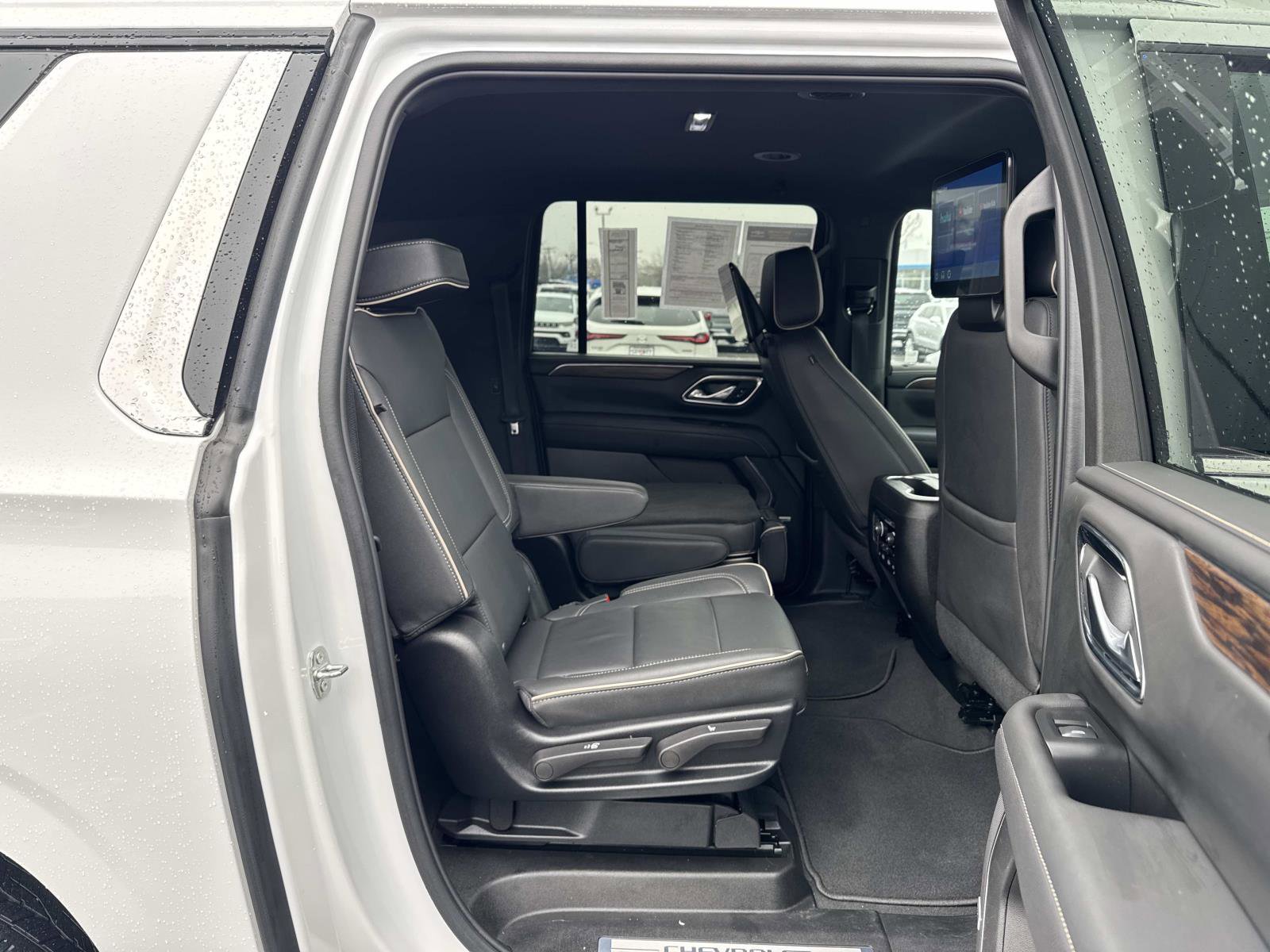 Used 2024 Chevrolet Suburban Premier image 16