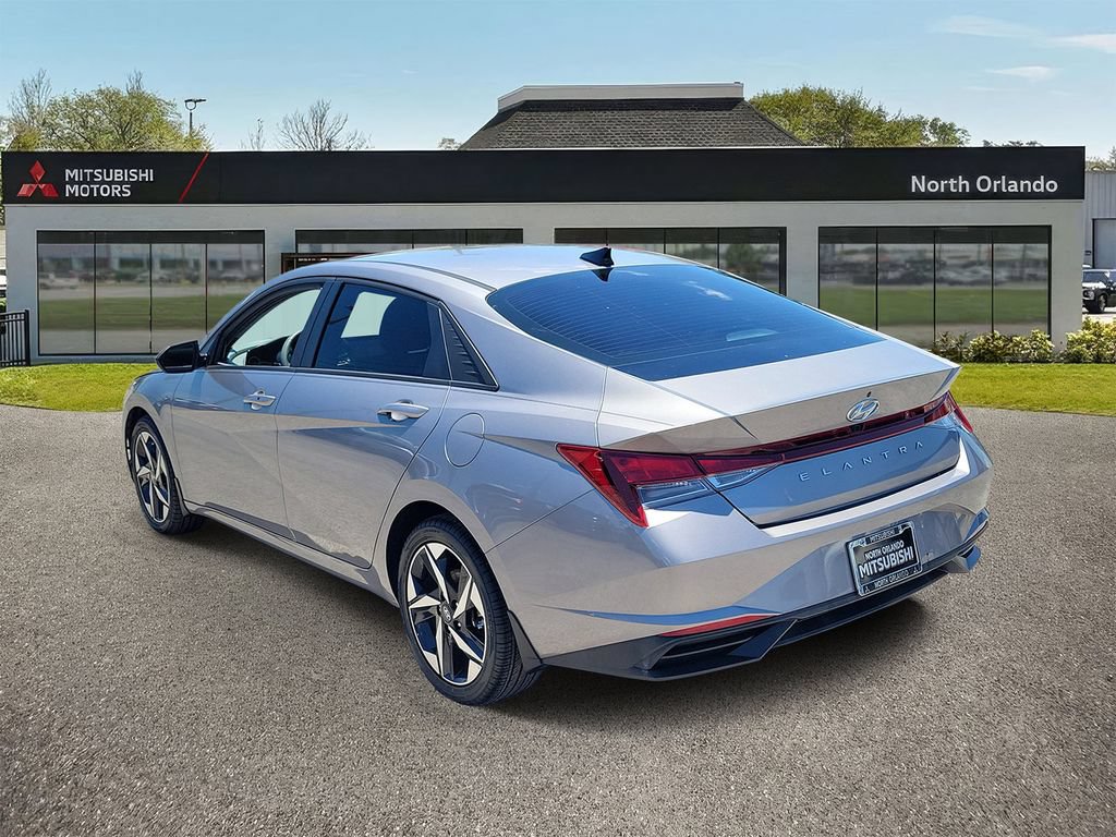 Used 2023 Hyundai Elantra SEL w/ Convenience Package FWD image 2